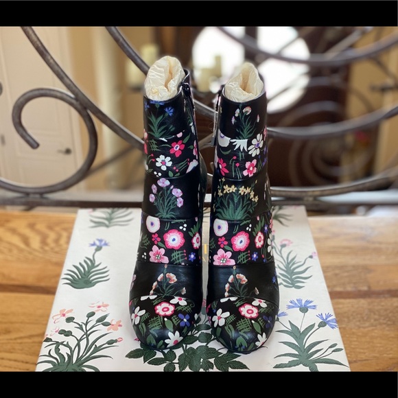 Valentino Garavani Floral Painted Ankle Heel Boots - Picture 2 of 8